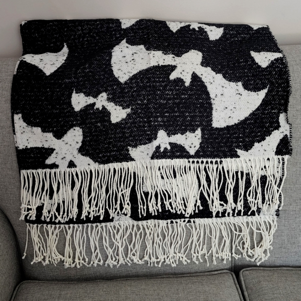 Well Dressed Home Decorative Throw Bats Reversible with Fringe Black and White